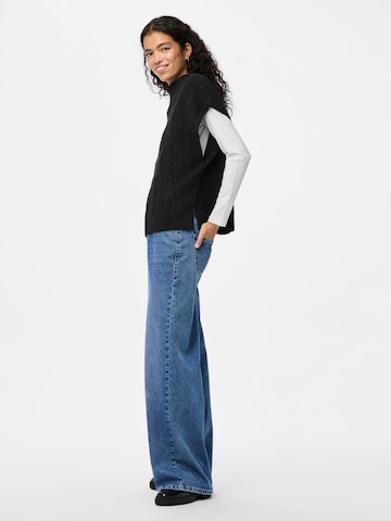 PIECES Cape 'PCNosie' in Zwart