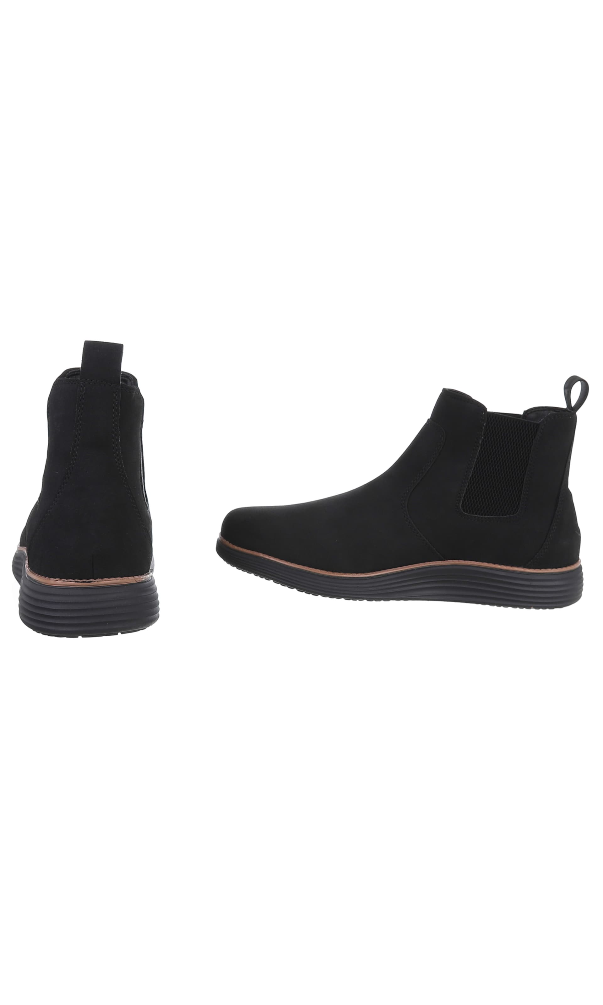 CoolWalk Boots in Black