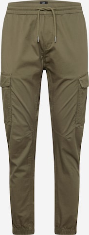 QS Slim fit Cargo Pants in Green: front