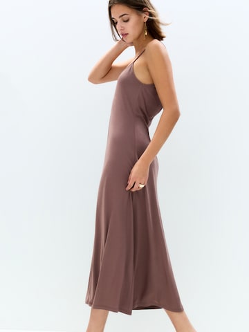 Pull&Bear Obleka | roza barva: sprednja stran