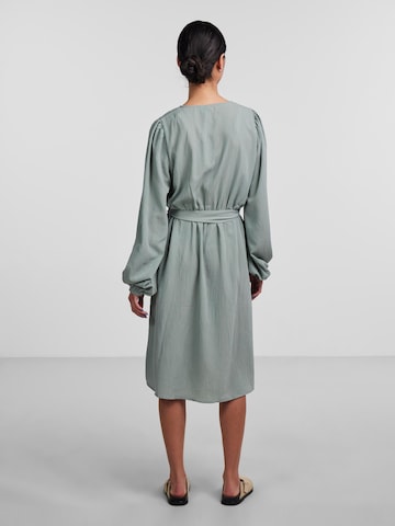 Robe PIECES en vert