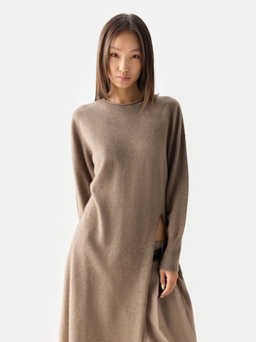 GOBI Cashmere - Vestido de punto 'Gobi Cashmere Side-Slit Maxi Dress' en gris