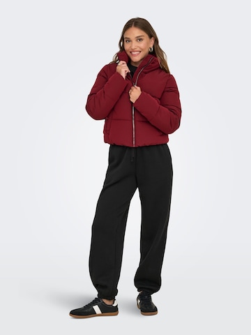 Veste d’hiver 'ONLDolly' ONLY en rouge