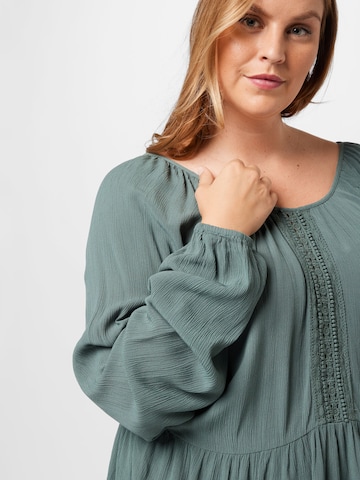 Camicia da donna 'NORA ALMA' di ONLY Curve in verde