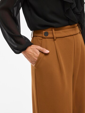 VILA - Pierna ancha Pantalón plisado en marrón