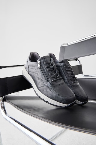 WALDLÄUFER Schnürschuh in Schwarz
