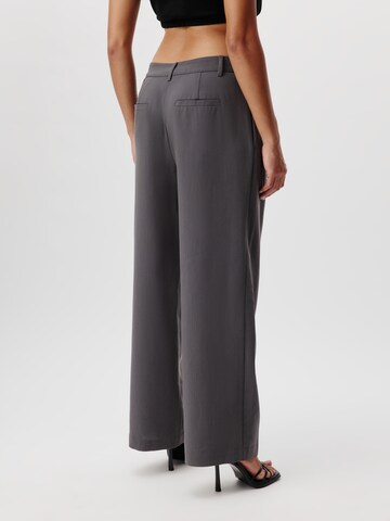 Wide Leg Pantalon à pince 'Frauke' LeGer by Lena Gercke en gris