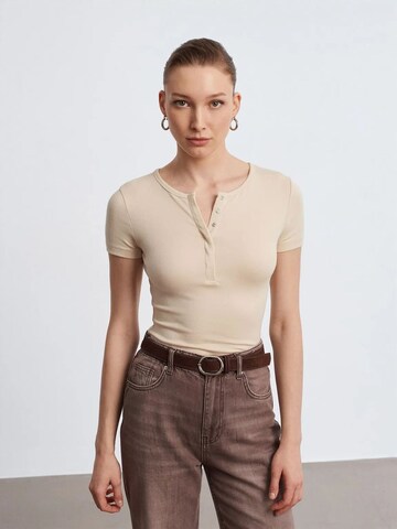Camicia da donna di Dilvin in beige: frontale