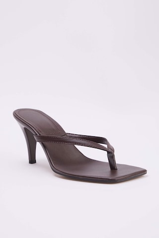 Trendyol - Sandalias de dedo en marrón