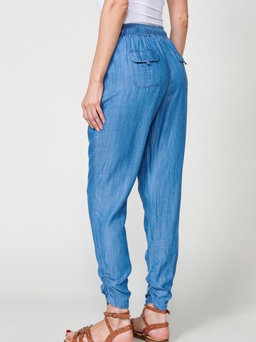 Tapered Pantaloni di KOROSHI in blu