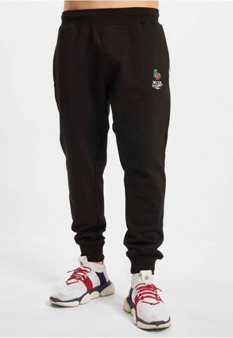DEF Tapered Hose 'BEK x DEF Cherry' in Schwarz: Vorderseite