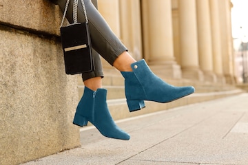 LASCANA Ankle Boots in Green: front