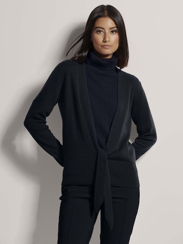 MADELEINE Gebreid vest in Blauw: voorkant
