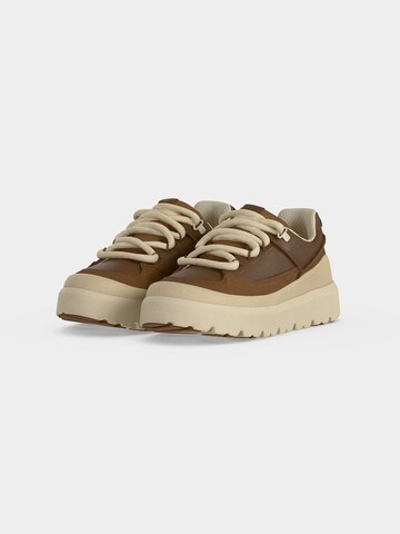 Baskets basses 'Heritage Utility' UGG en marron