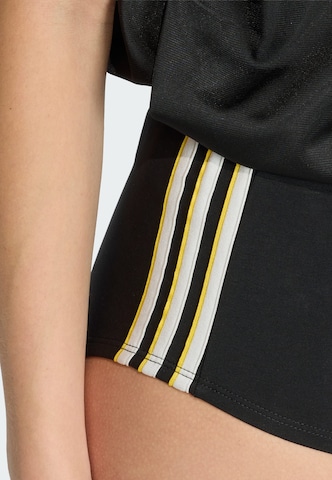 ADIDAS ORIGINALS Slimfit Shorts in Schwarz