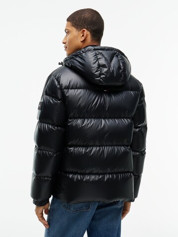 TOMMY HILFIGER Jacke in Schwarz