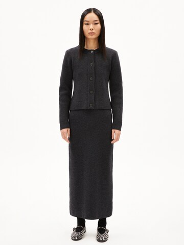 Cardigan 'Olwenaa' ARMEDANGELS en gris