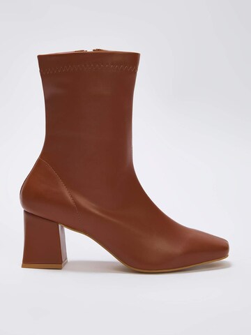 Trendyol Stiefelette in Braun