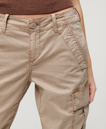 Superdry Regular Cargohose in Beige