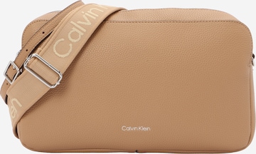 Calvin Klein Olkalaukku värissä ruskea: etupuoli