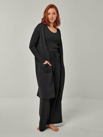 YOU LOOK PERFECT Loungewear in Black