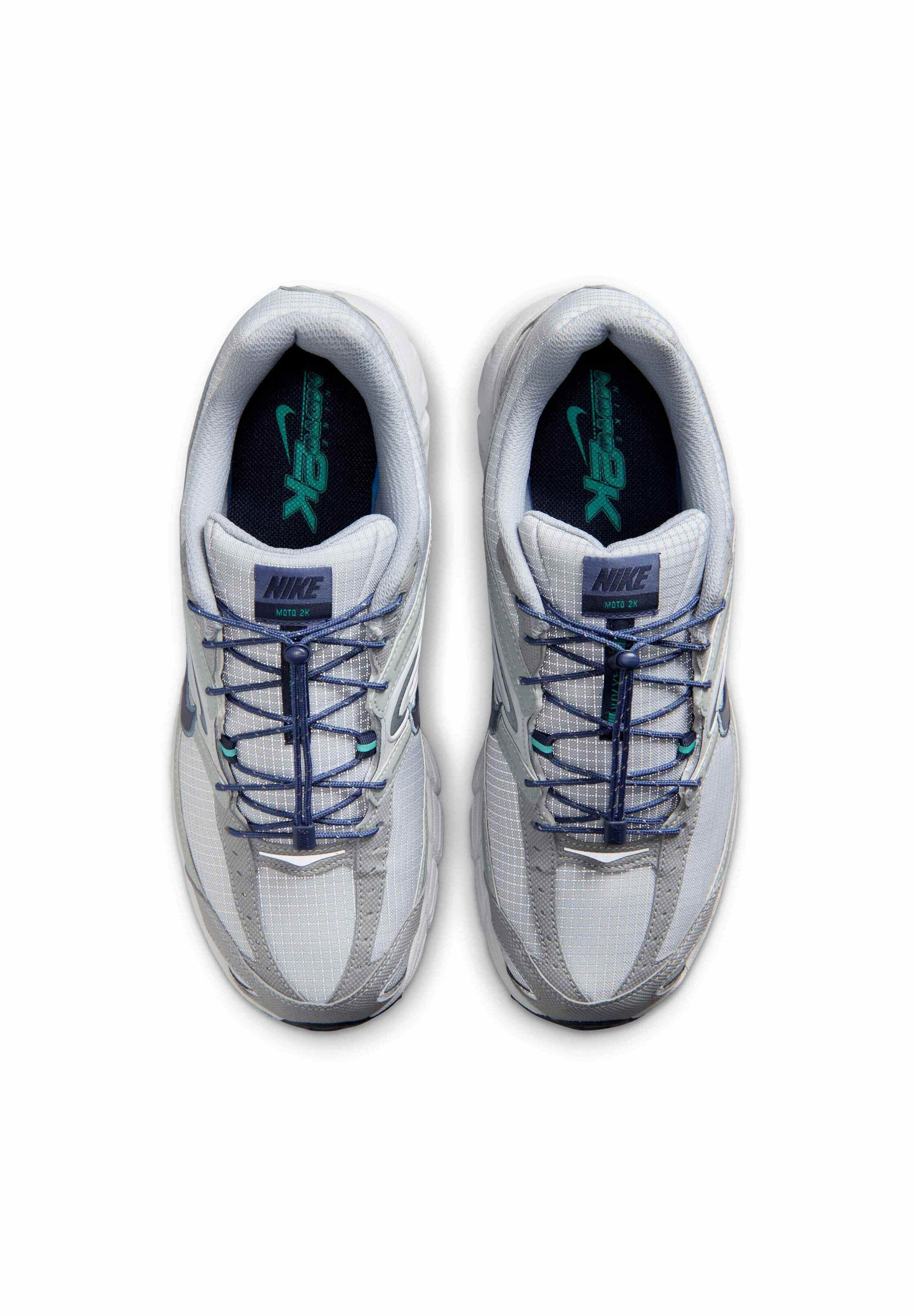Nike Sportswear Matalavartiset tennarit 'AIR MAX MOTO 2K' värissä harmaa