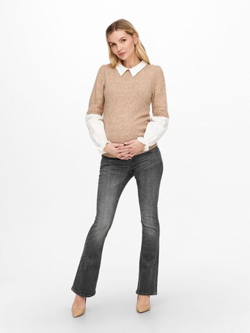 Only Maternity Flared Jeans in Grau
