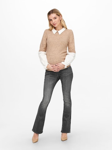 Only Maternity Flared Jeans i grå