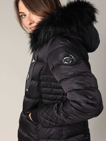 Veste d’hiver 'GINNIE' Deeluxe en noir