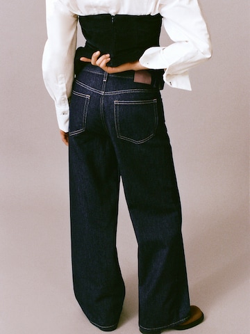 Pull&Bear Ohlapna forma Kavbojke | modra barva