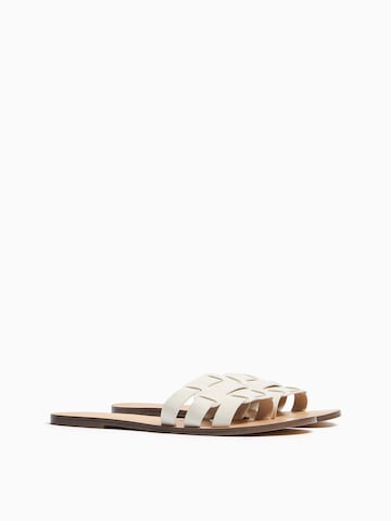 Bershka Pantolette i vit