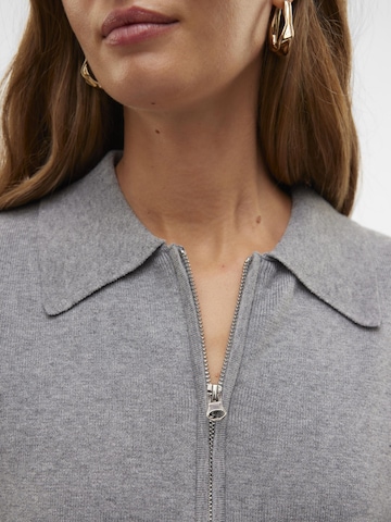 VERO MODA Gebreid vest 'HANNA' in Grijs