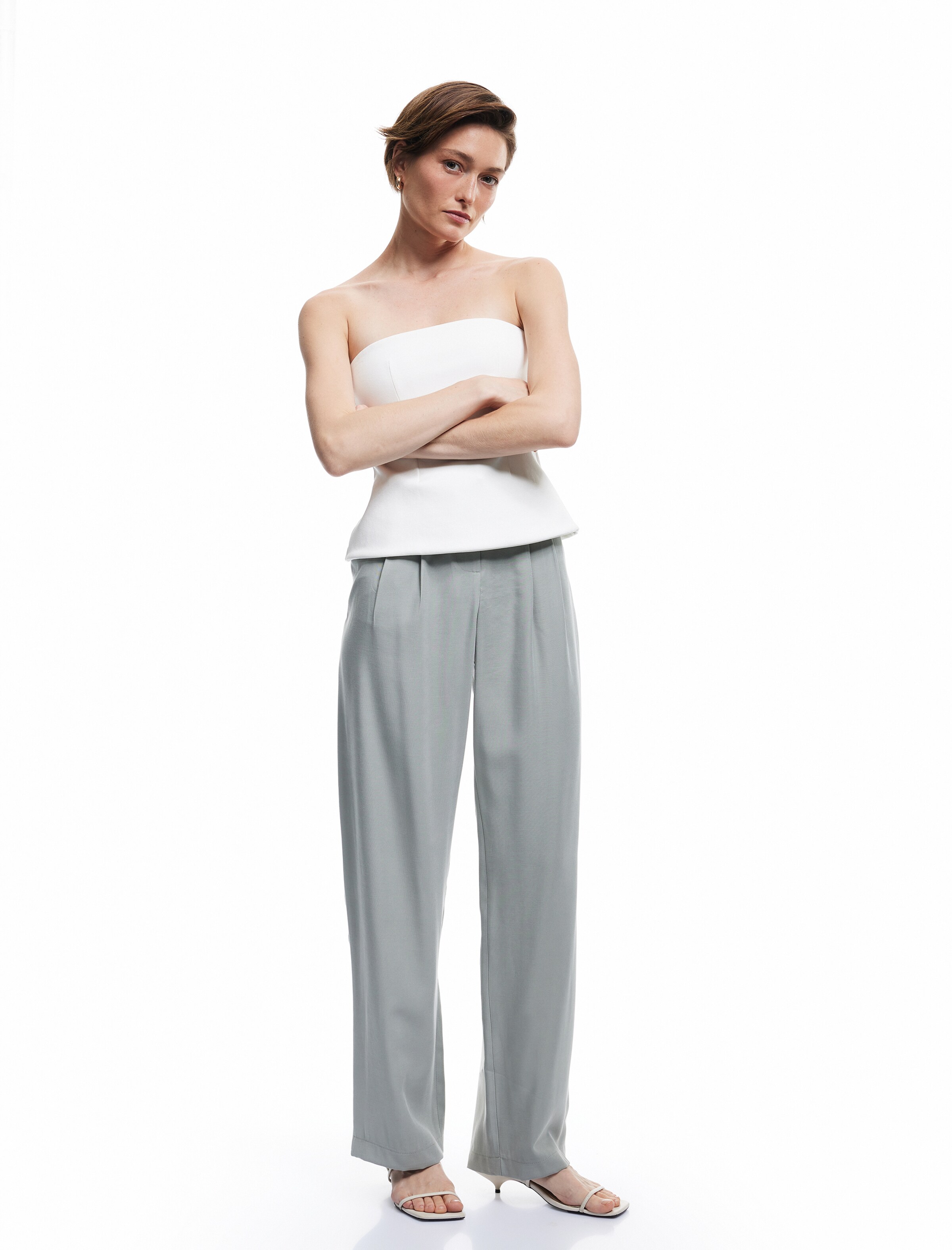 Koton Loose fit Pleat-Front Pants in Green: front