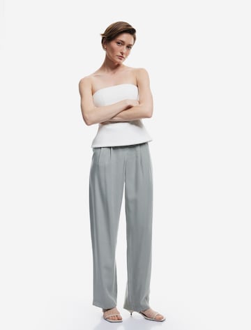 Koton Loose fit Pleat-Front Pants in Green: front