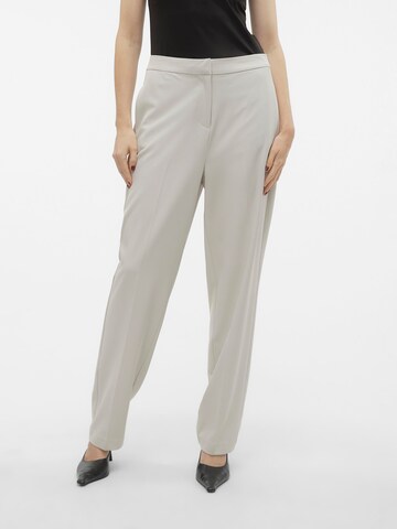 VERO MODA Loose fit Pleated Pants 'CHARITY' in Grey: front