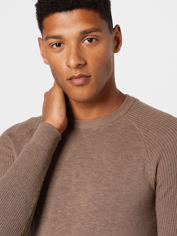 QS Sweter w kolorze brązowy