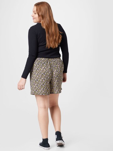 ONLY Curve Regular Shorts 'WINNER ' in Mischfarben