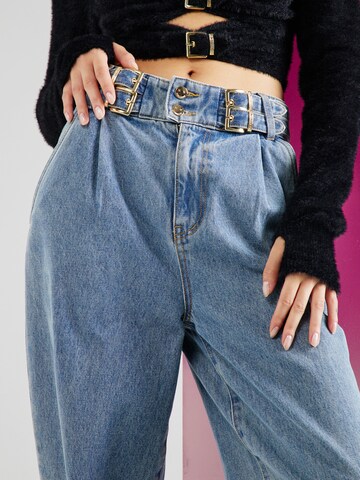Hoermanseder x About You Tapered Pleat-front jeans 'Hava' in Blue