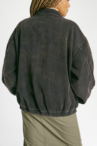 BDG Urban Outfitters Prehodna jakna 'Harrington' | siva barva