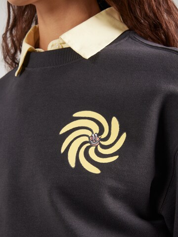 ELEMENT Sweatshirt 'SWIRL FLOWER' i grå