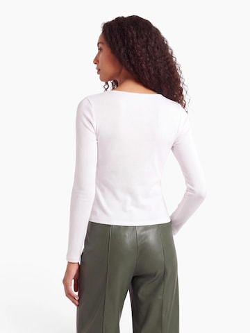 Tricou 'Carolin' de la ABOUT YOU pe alb