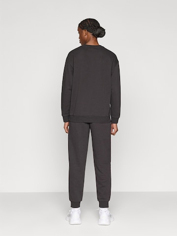 PUMA Trainingsanzug in Schwarz