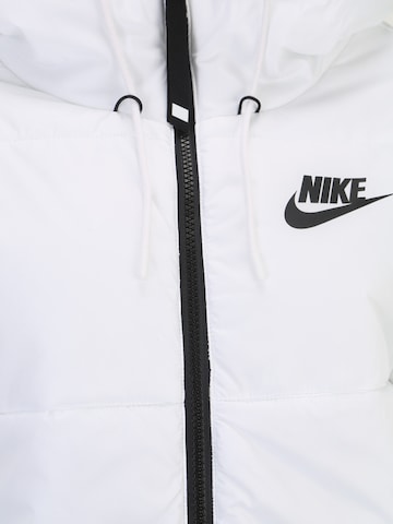 Nike Sportswear Демисезонная куртка в Белый