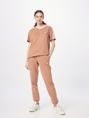 T-shirt fonctionnel 'Essentials' ADIDAS SPORTSWEAR en marron