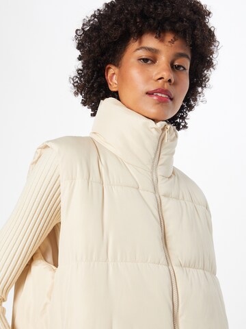 ABOUT YOU Bodywarmer 'Louisa' in Beige