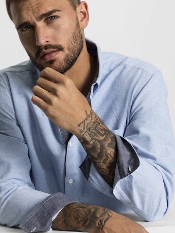 Coupe regular Chemise bonprix en bleu