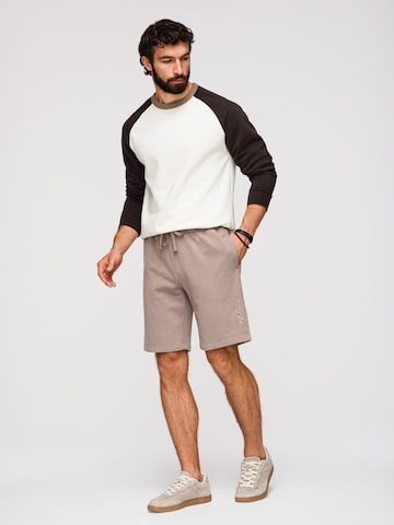 Ombre Regular Shorts in Mischfarben: Vorderseite