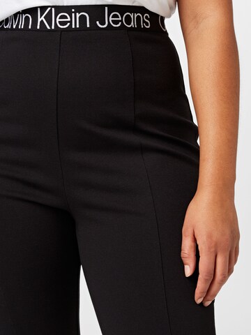 Calvin Klein Jeans Curve ضيق سراويل ضيقة بلون أسود