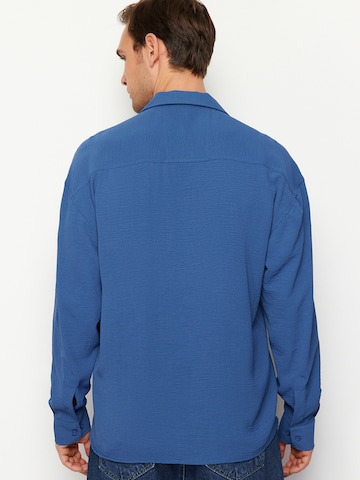 Trendyol Классический крой Рубашка в Синий