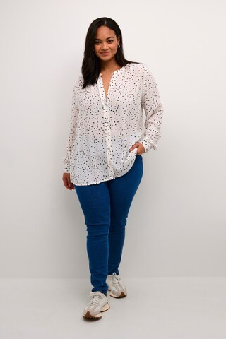 KAFFE CURVE - Blusa 'Ami' en blanco